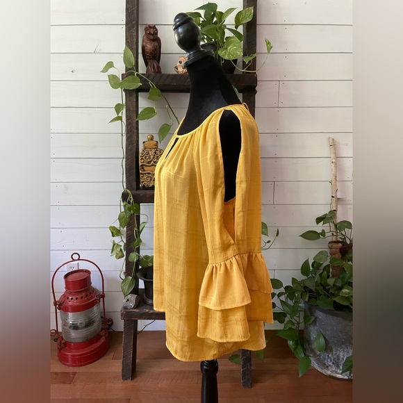 BCX: Cold Shoulder Blouse - Picture 4 of 17